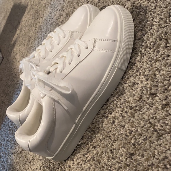 BRAND NEW size 6.5 white sneakers from JustFab - Picture 2 of 2